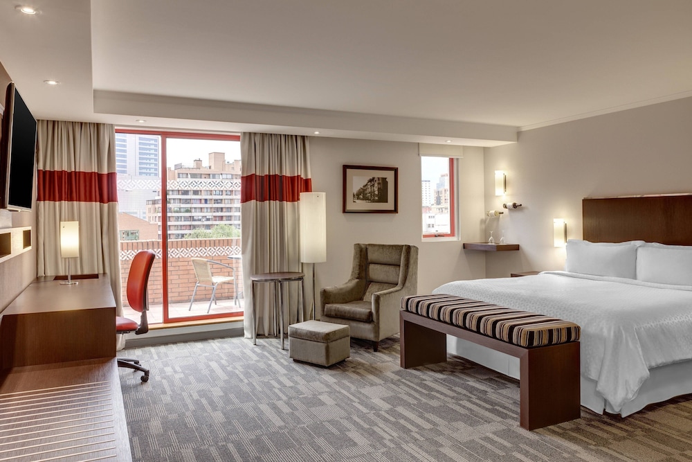 Junior Suite, 1 King Bed, Corner - Photo 1