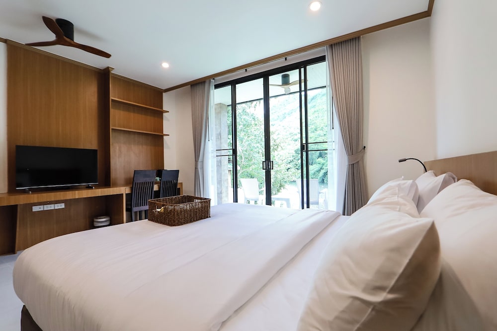 Deluxe Double Room - Photo 11
