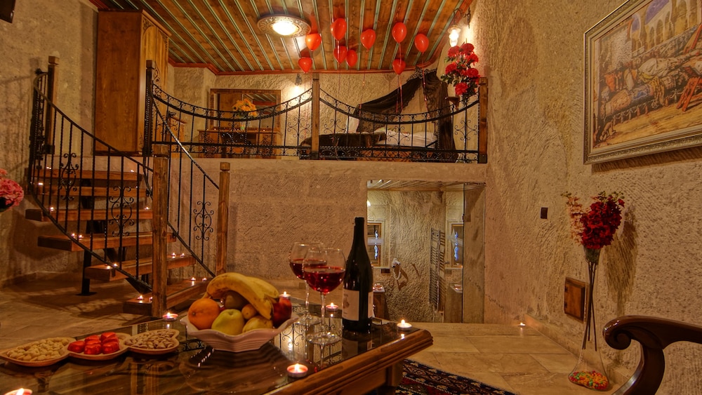 Superior Cave Suite