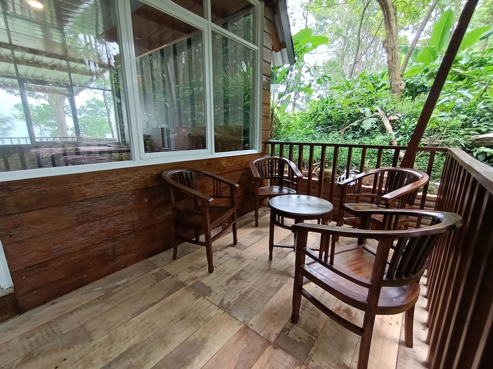 Family Room - Photo 4
