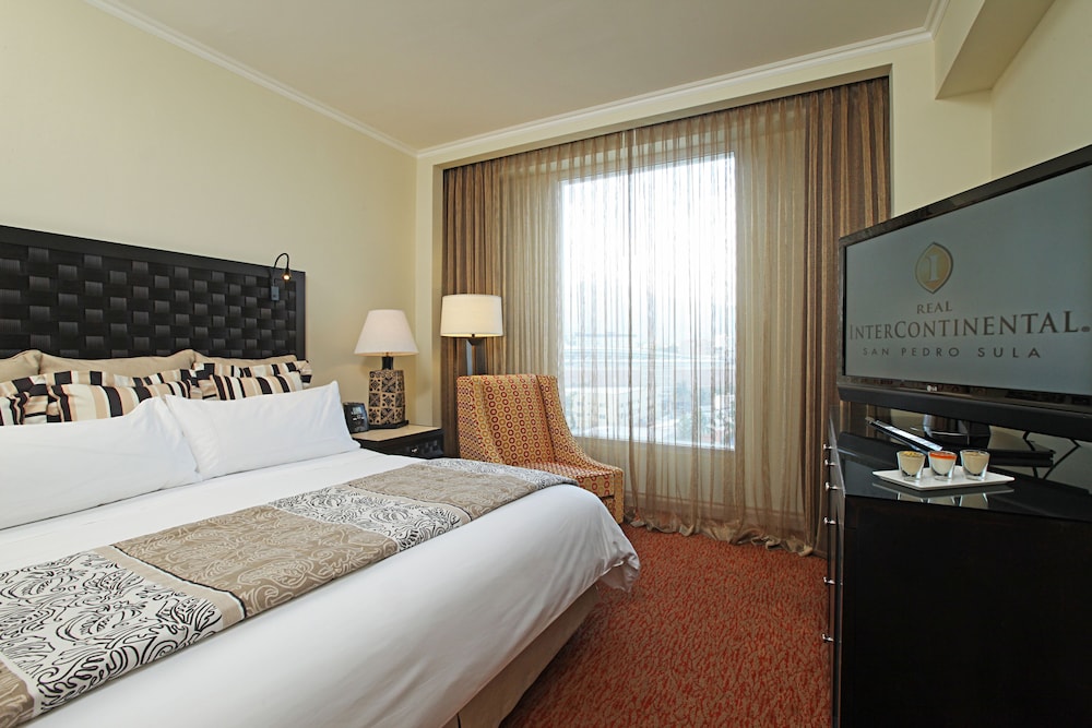 Classic Room, 1 King Bed, Pool View - Photo 2