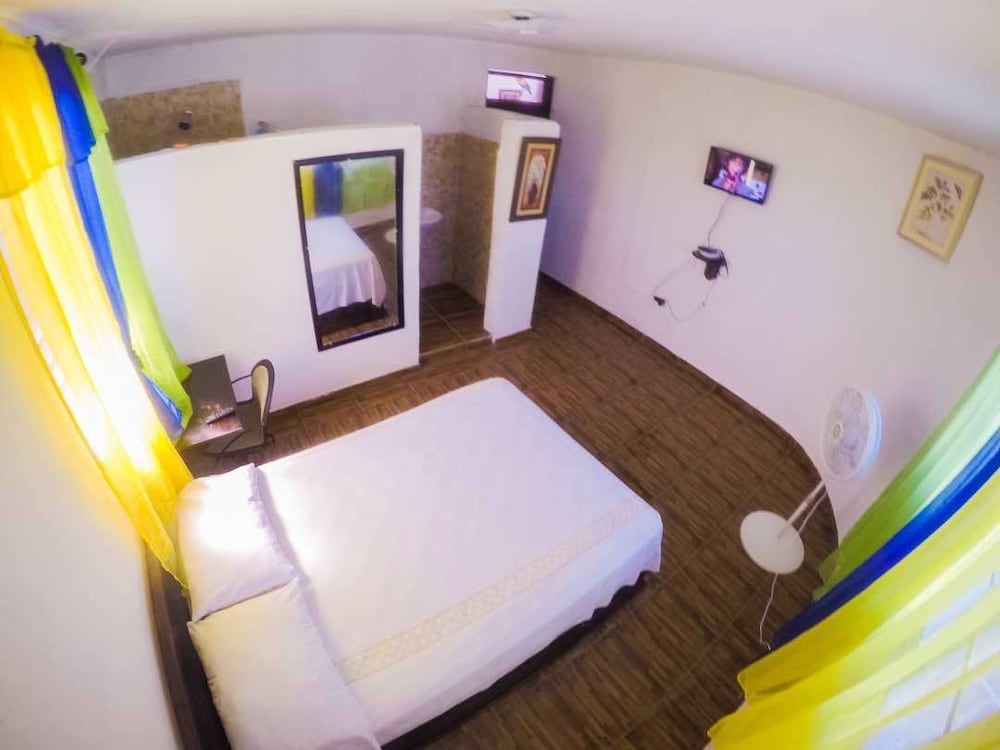 Basic Room, 1 Queen Bed, Non Smoking photo 2