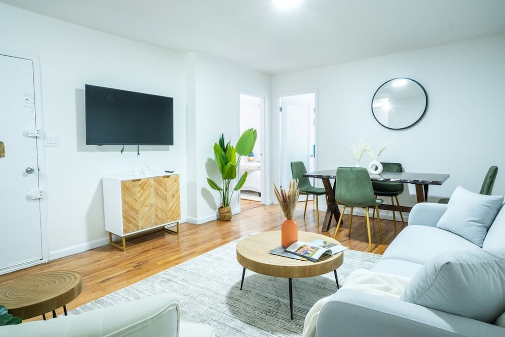 Apartment photo 2