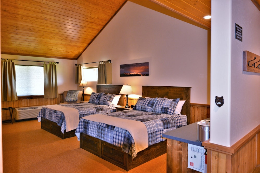 Premium Double Room, 2 Queen Beds, Accessible photo 1