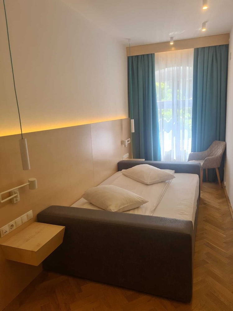Single Room - Photo 1
