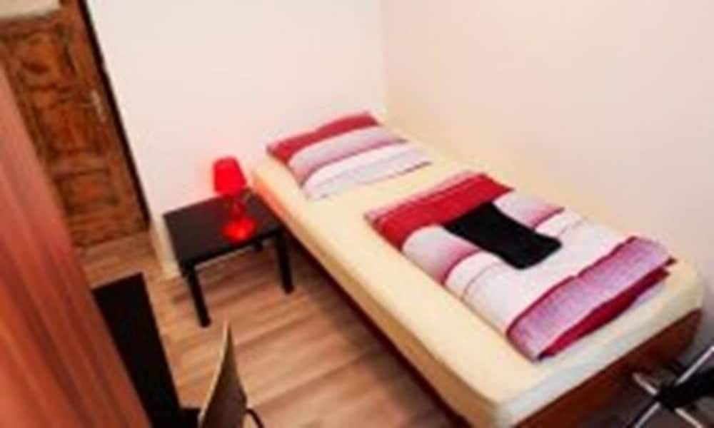 Single Room, Shared Bathroom photo 1