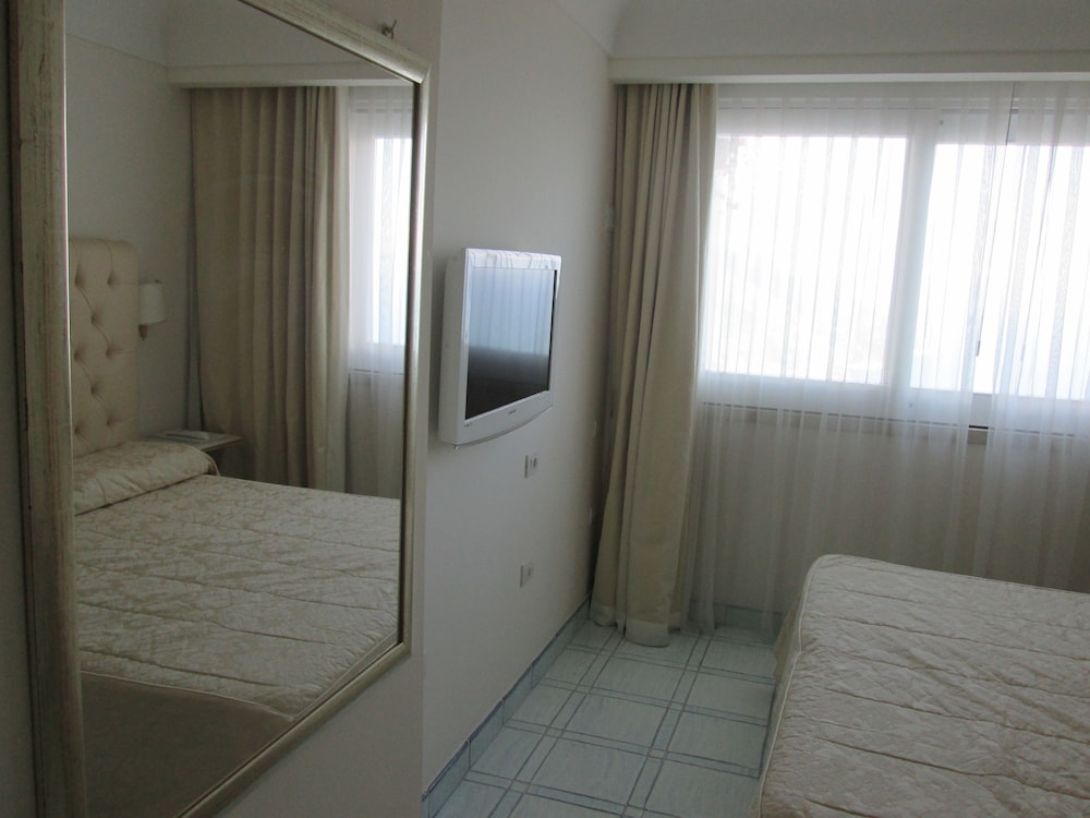 Economy Room, 1 Queen Bed, Sea View - Photo 4