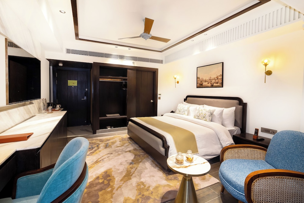 Superior Room, 1 King Bed, City View