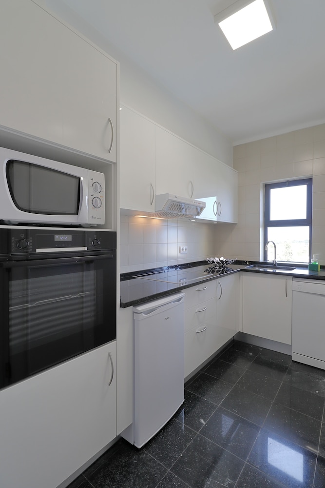 Family Apartment, 2 Bedrooms, Pool View - Photo 4