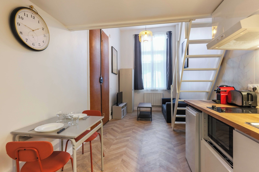 Apartment photo 2
