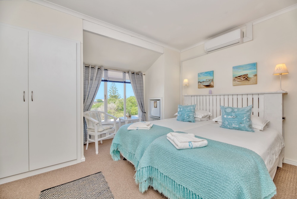 Standard Twin Room - Photo 1
