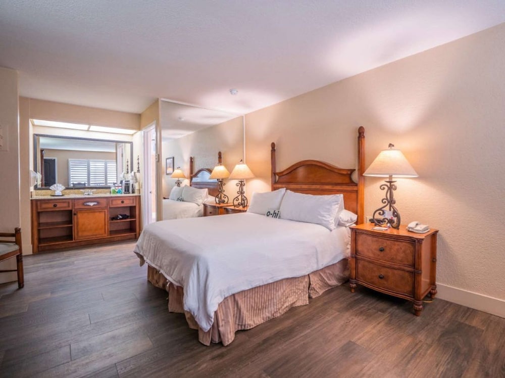 Deluxe Room, 1 Queen Bed, Patio