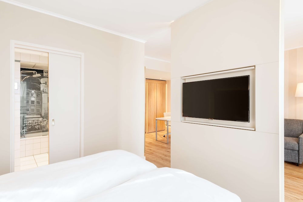 Junior Suite, Courtyard Area (Extra Bed 3 adults) thumbnail 5