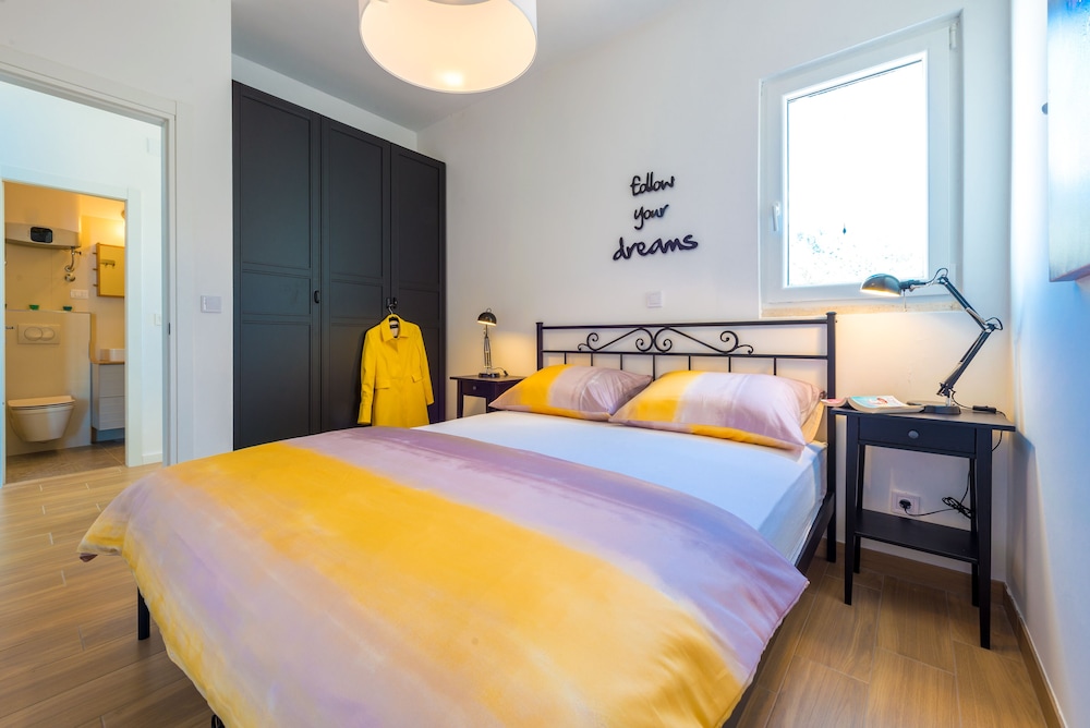 Apartment (2 Bedroom Apt with Terrace - Plat 21)