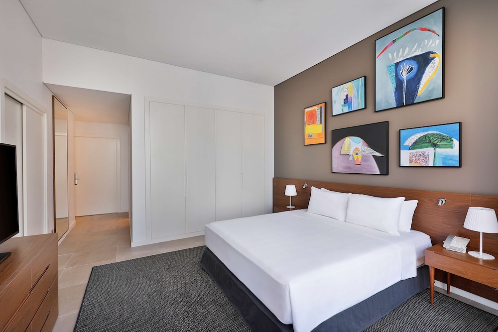 Room, 1 King Bed, City View - Photo 1