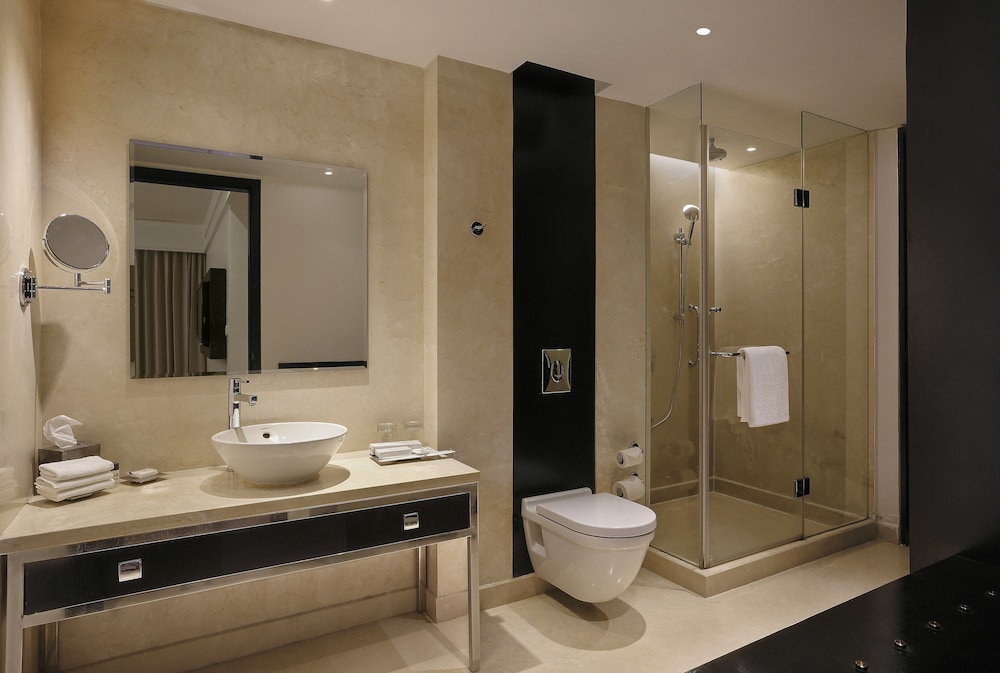 Junior Suite, 1 King Bed (Stocked Minibar) - Photo 5