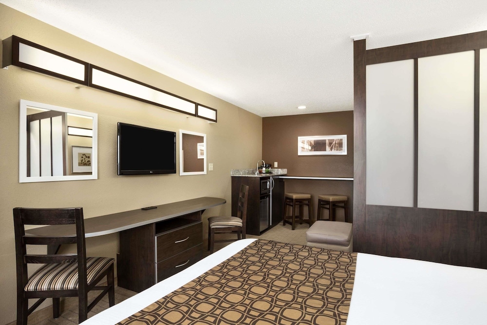 Studio Suite, 1 Queen Bed, Non Smoking - Photo 1