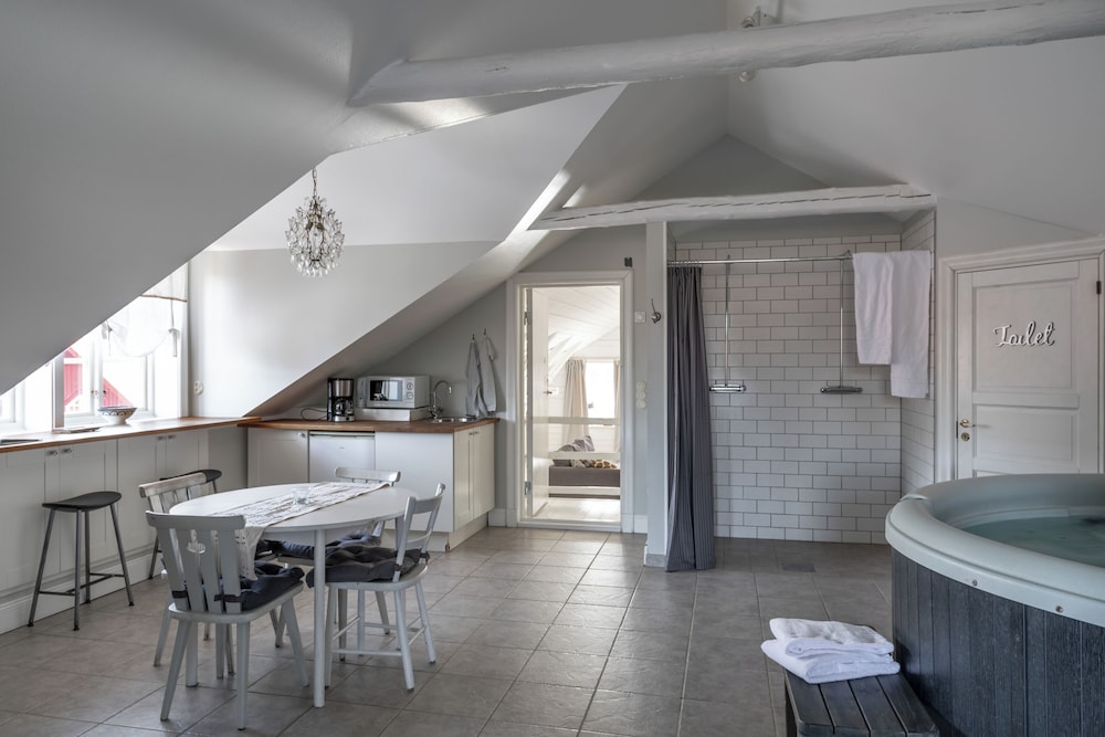 Superior Suite, 1 Bedroom, Hot Tub, Garden Area photo 1