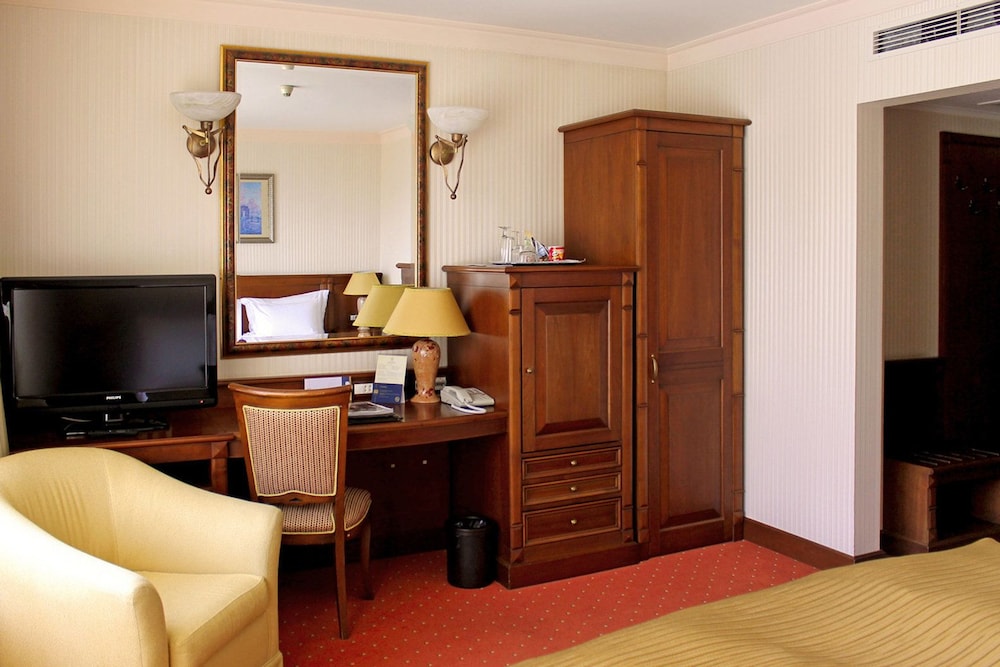 Standard Room, 1 King Bed - Photo 4