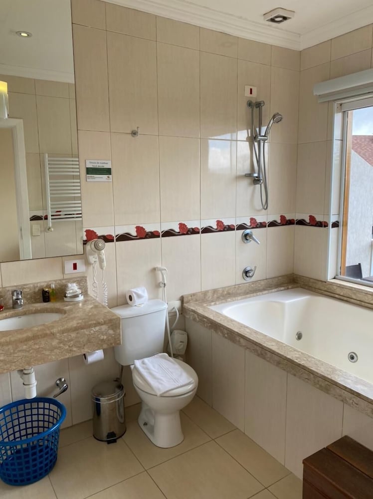Room, Hot Tub, Annex Building (Master)