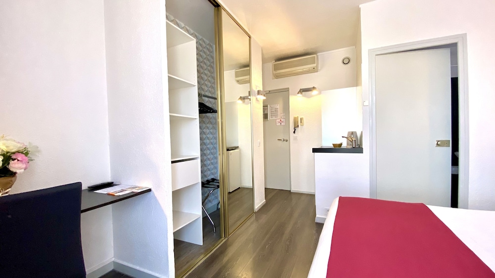 Standard Studio - Photo 4