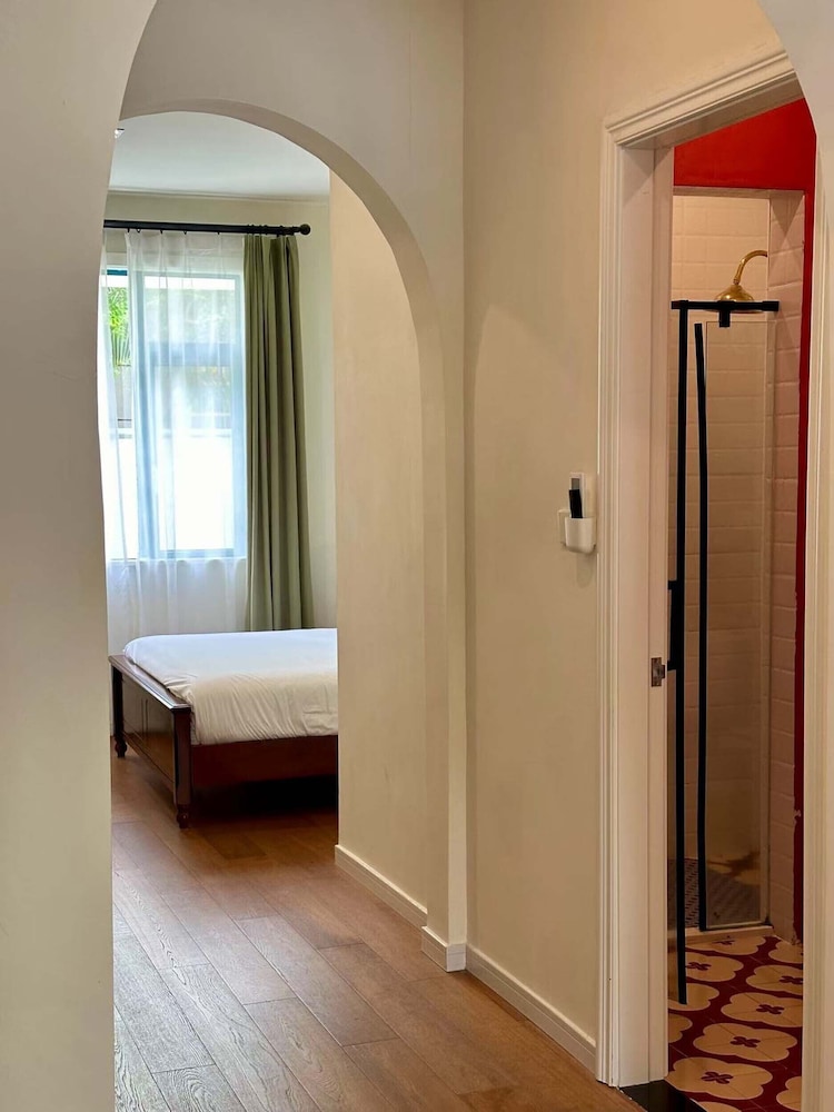 Deluxe Suite, Pool View photo 3