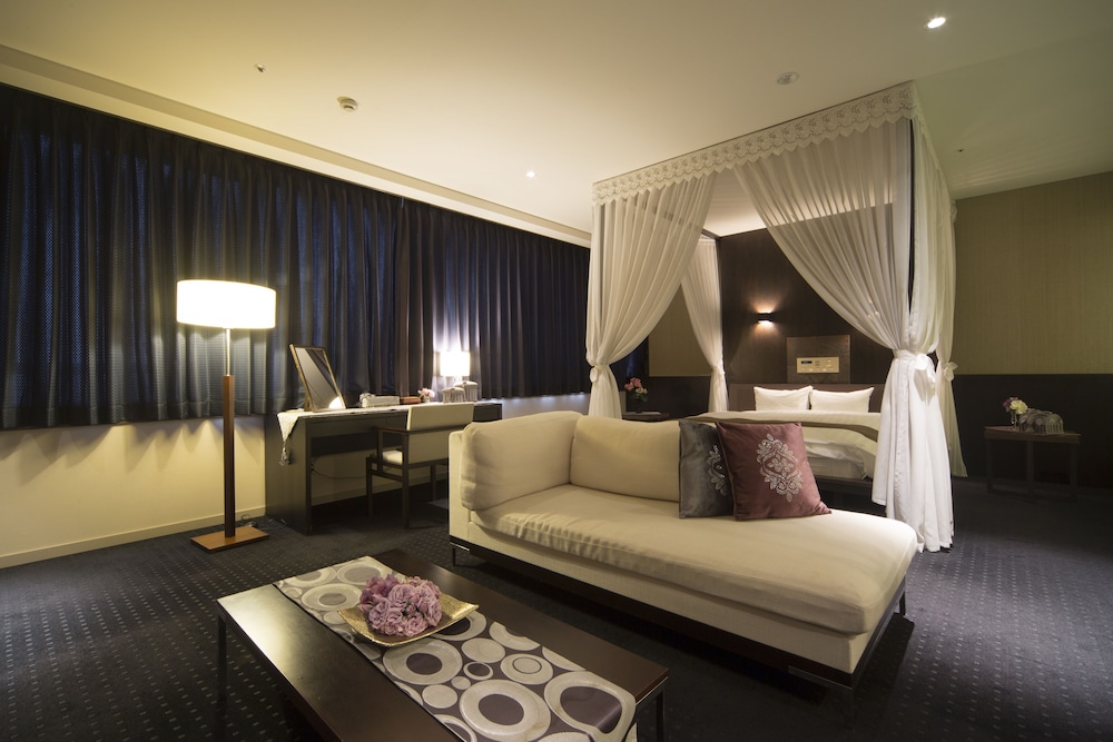 Premium Double Room (Room 805) - Photo 3