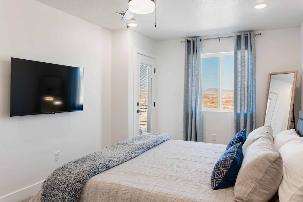 Condo, 3 Bedrooms