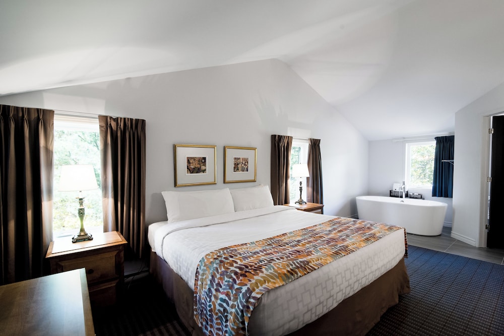 Deluxe suite - outside the main pavilion
