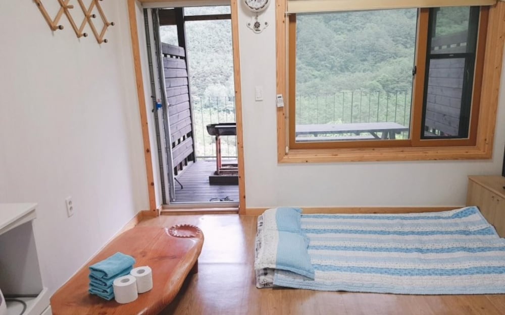 Room (A-202)