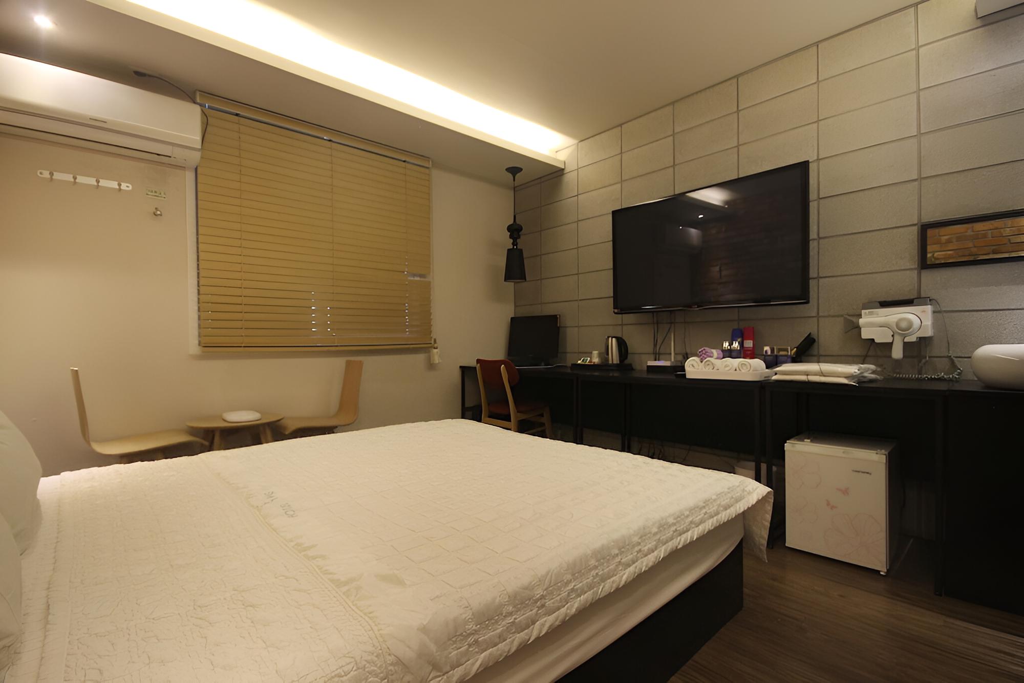Room (Standard (breakfast provided (toast/c) - Photo 11