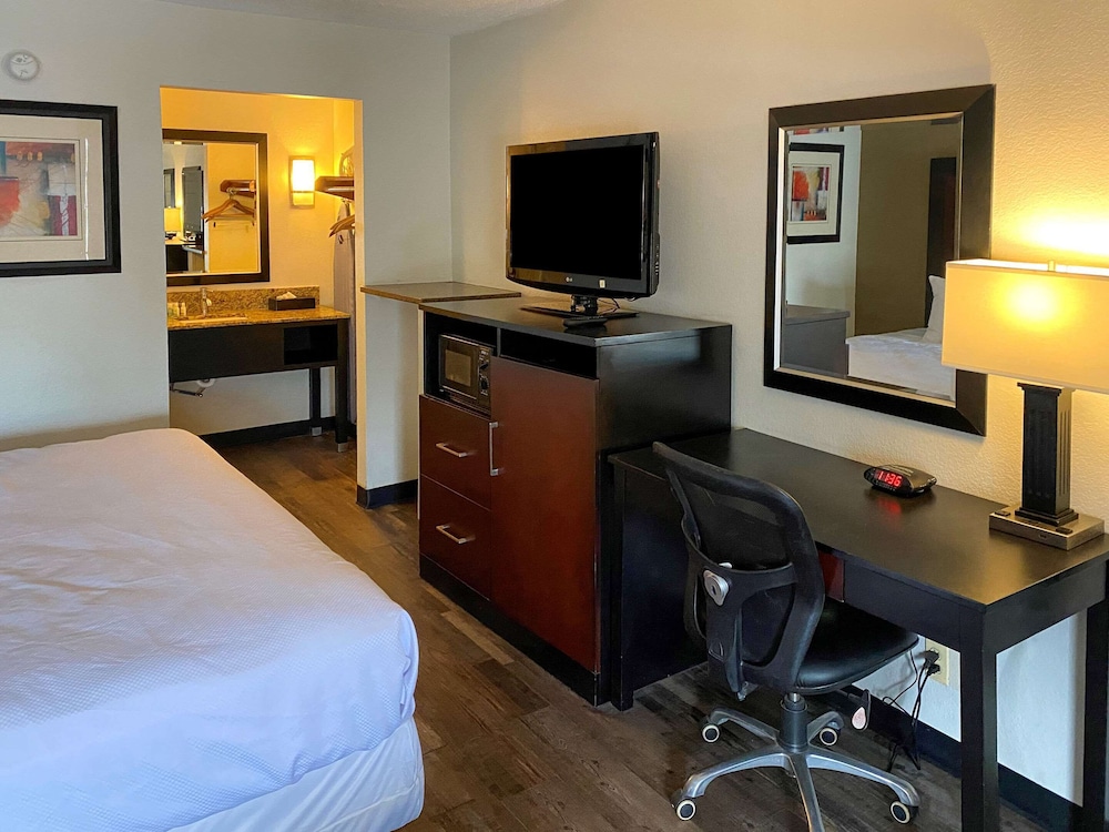 Standard Room, 1 King Bed photo 1
