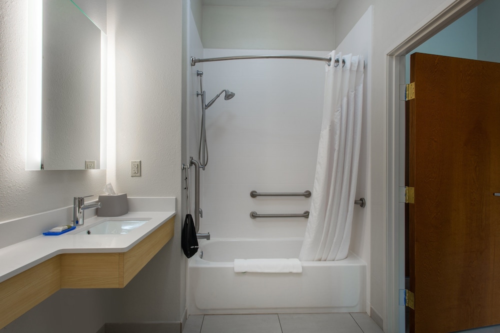 Standard Room, 2 Queen Beds, Accessible (Comm, Mobil, Accessible Tub) - Photo 4