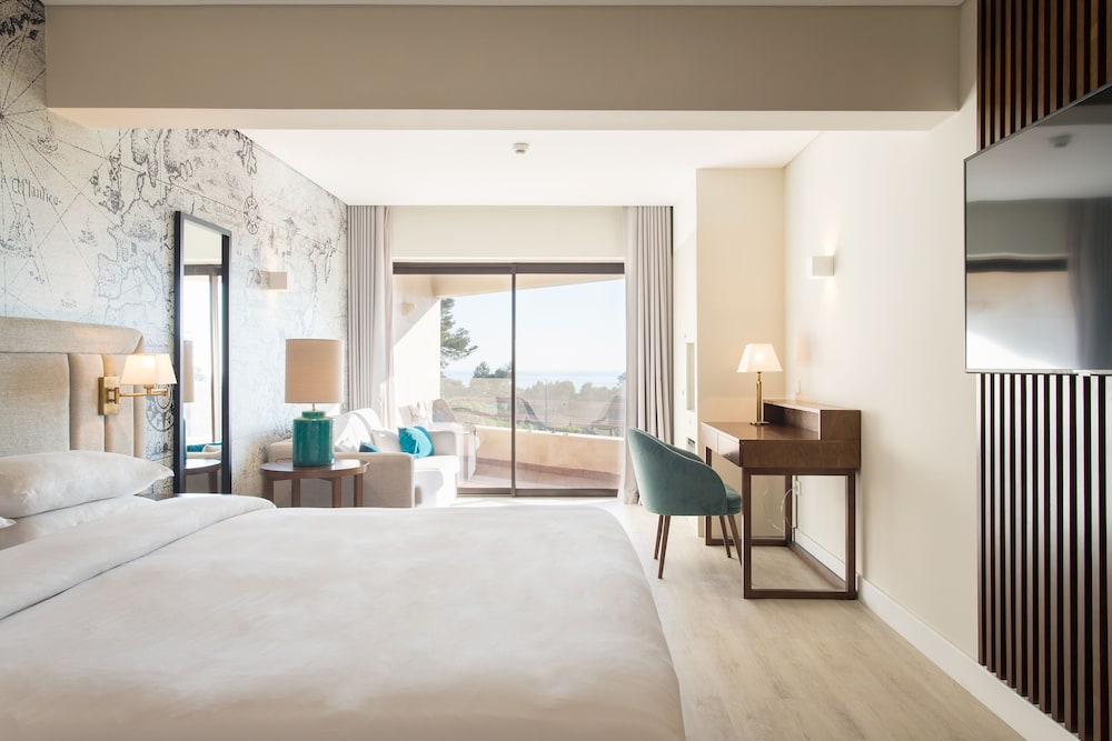 Deluxe Room, 1 Queen Bed with Sofa bed, Pool View - Photo 3
