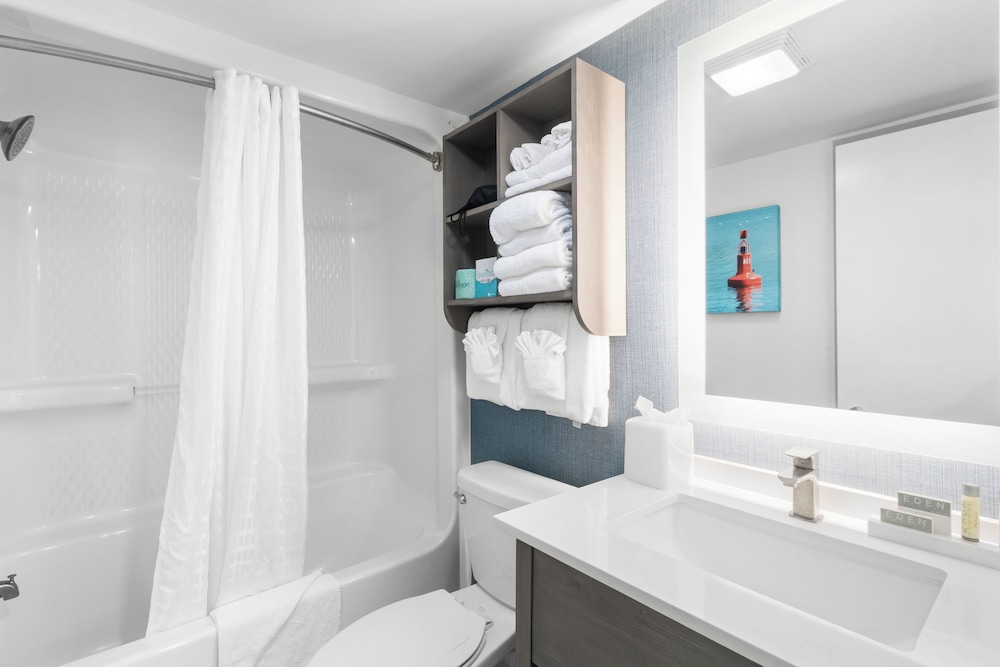 Pinnacle Ocean View Deluxe One Bedroom Queen Suite - Photo 5