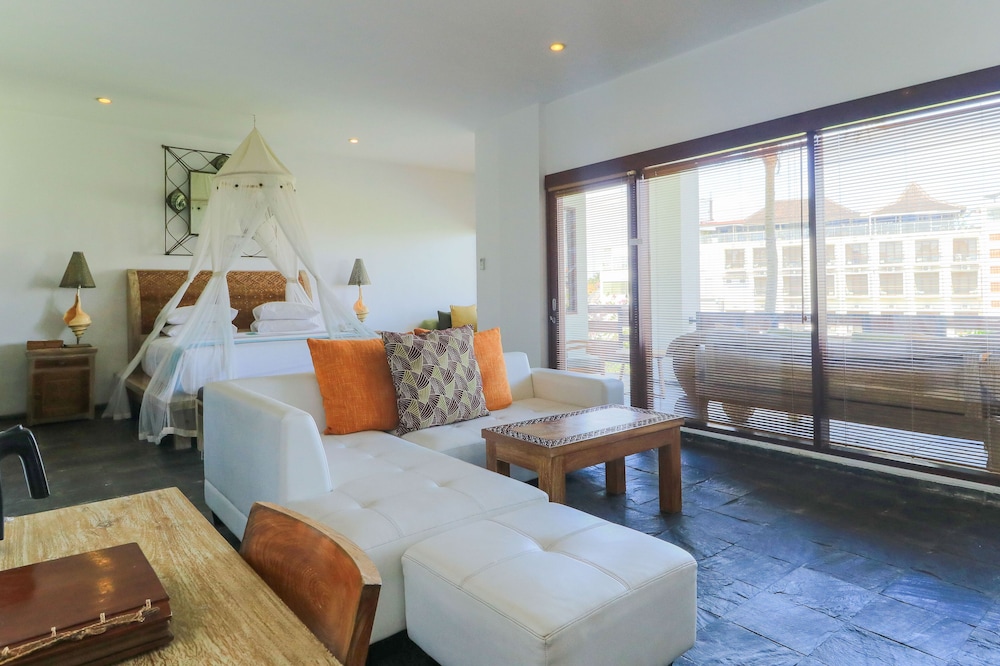 Suite - Photo 8