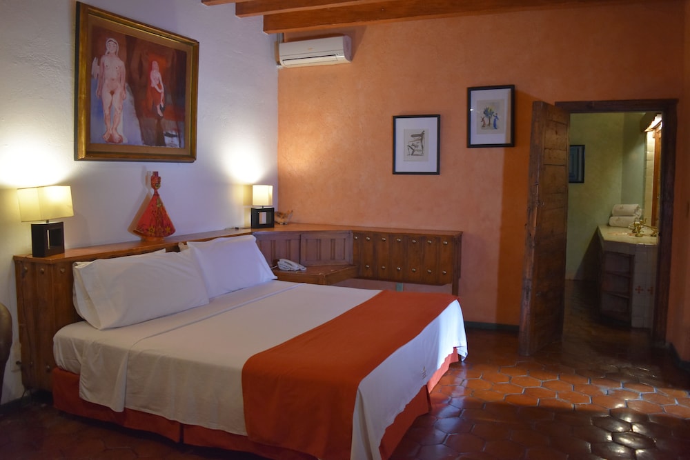 Deluxe Room, 1 King Bed, Pool View (Quetzalcoatl) photo 2