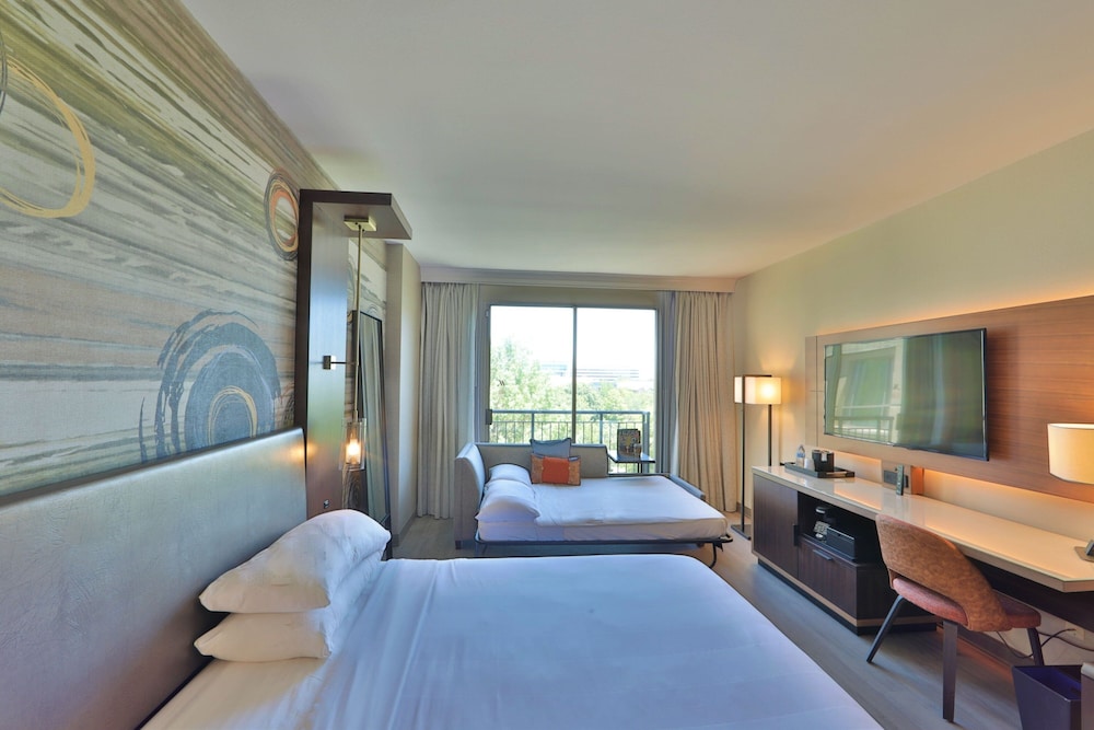Room, 1 King Bed - Photo 3