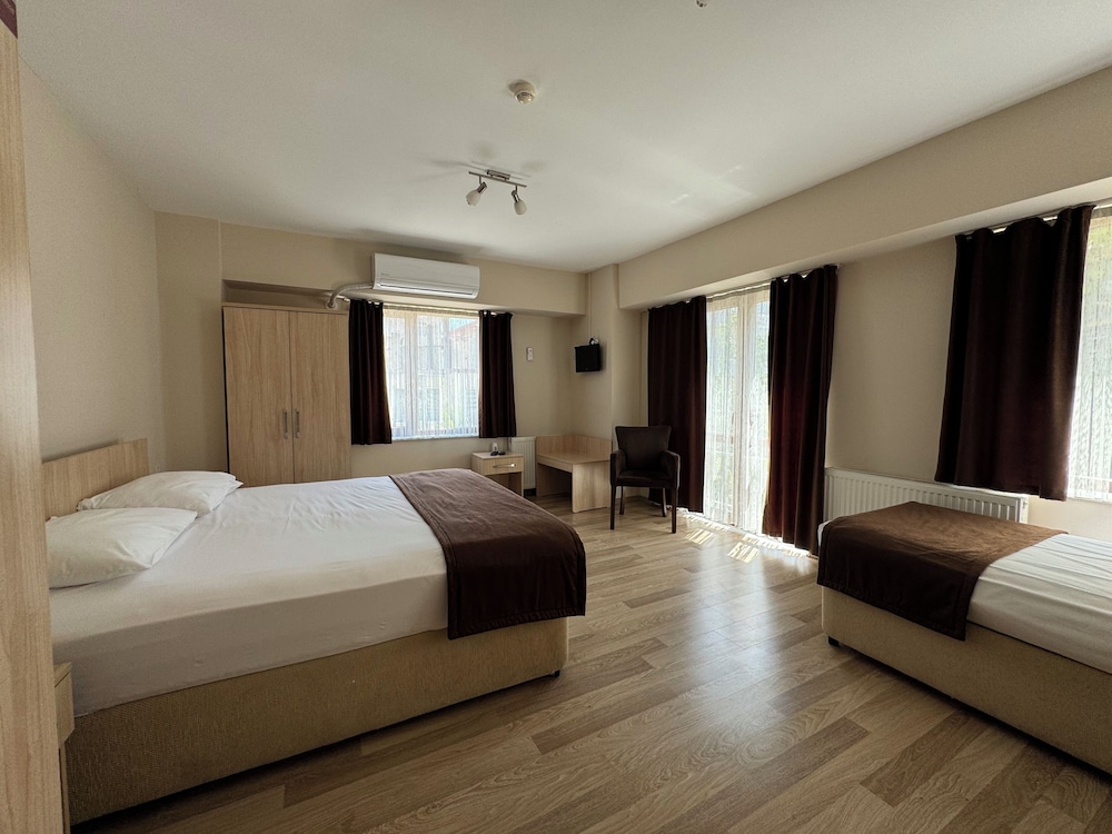 Standard Triple Room photo 3