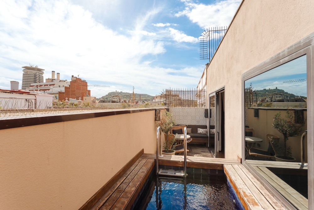 Superior Room, 1 King Bed, Private Pool photo 3