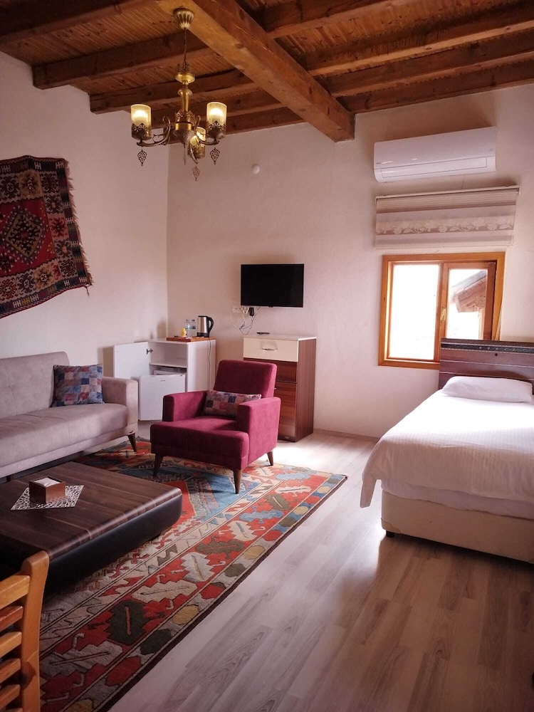 Deluxe Suite, Terrace, River View (Jetted Tub)