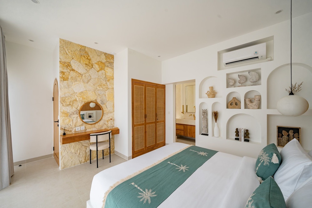 Luxury Villa, 1 King Bed, Patio, Pool View photo 2