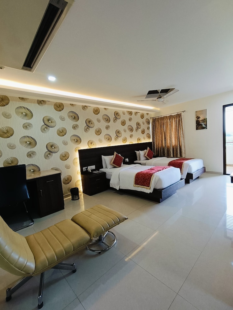 Deluxe Double Room photo 2