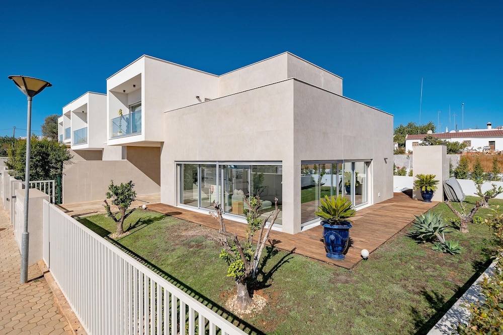 Villa photo 3