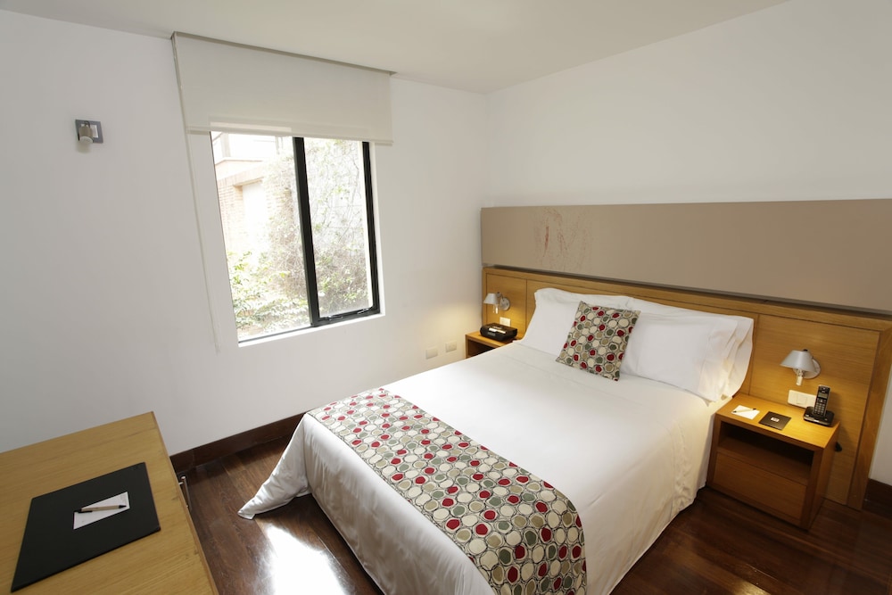 Standard Room, 1 Queen Bed - Photo 6