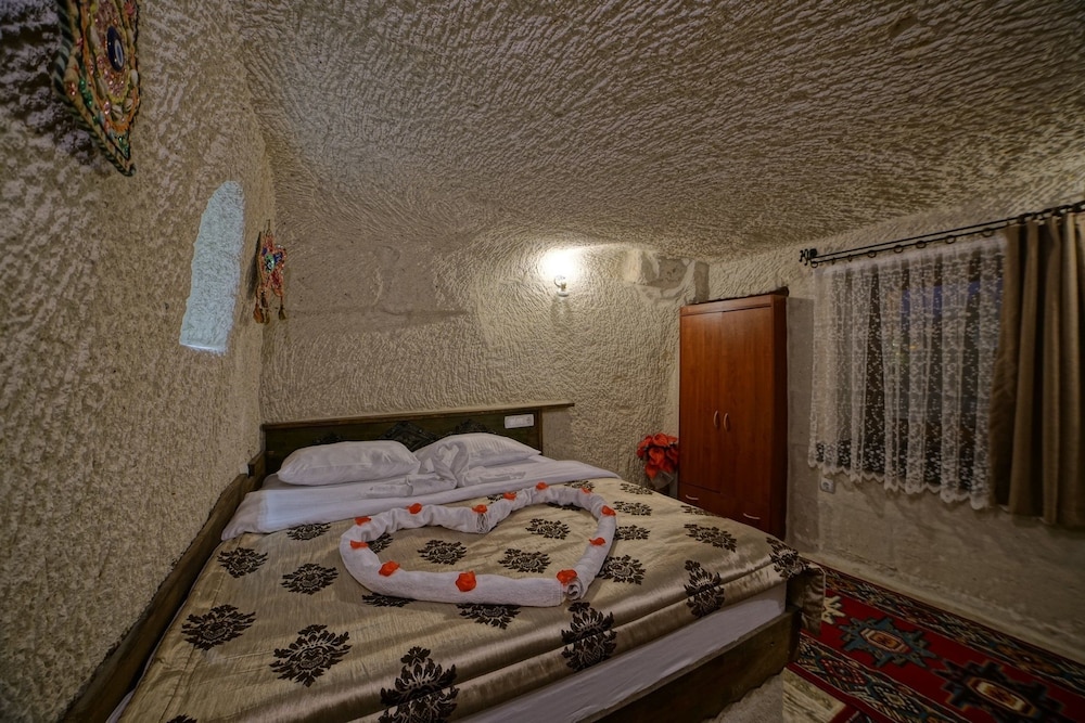 Ekonomic Cave Double Room