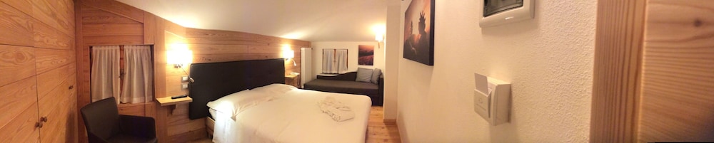 Triple Room, Multiple Beds
