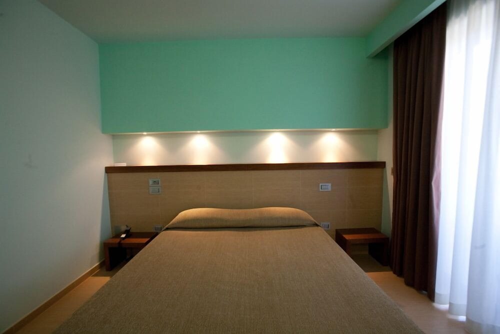 Double Room Single Use, Ensuite photo 1