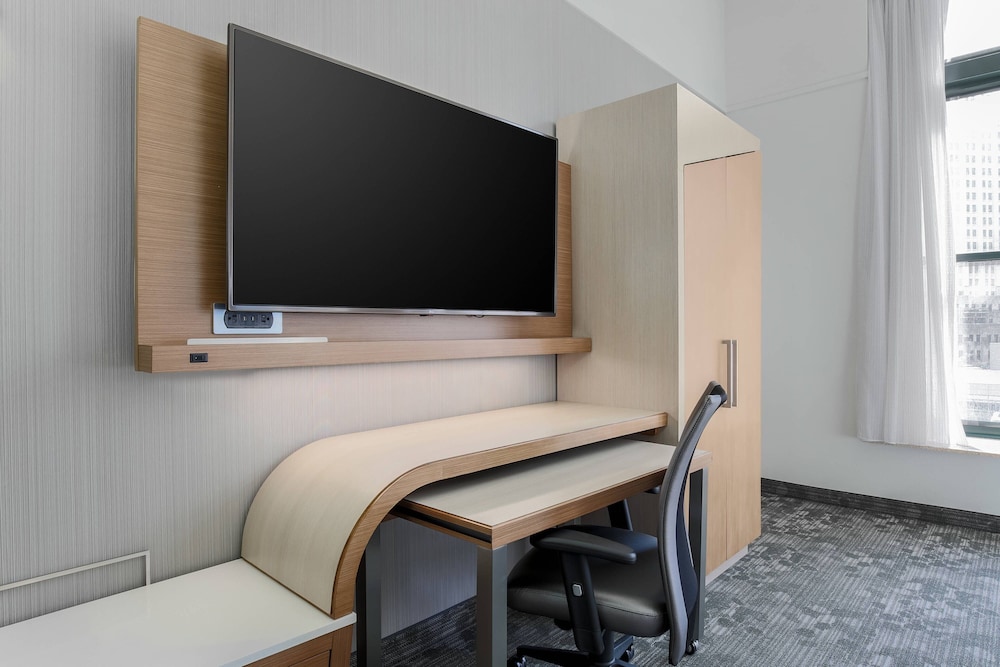 Room, 1 King Bed With Sofa Bed, City View (Hearing Accessible) - Photo 3