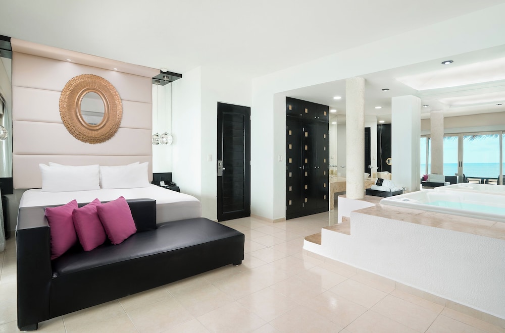 Devotion Ocean Front Suite photo 2